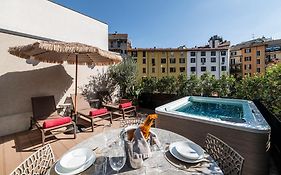 Modigliani Terrace Jacuzzi Golden House